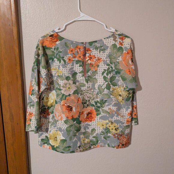 HD in Paris | Floral Blouse - Picture 2 of 3